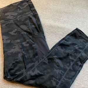 Fabletics power holds size large camo